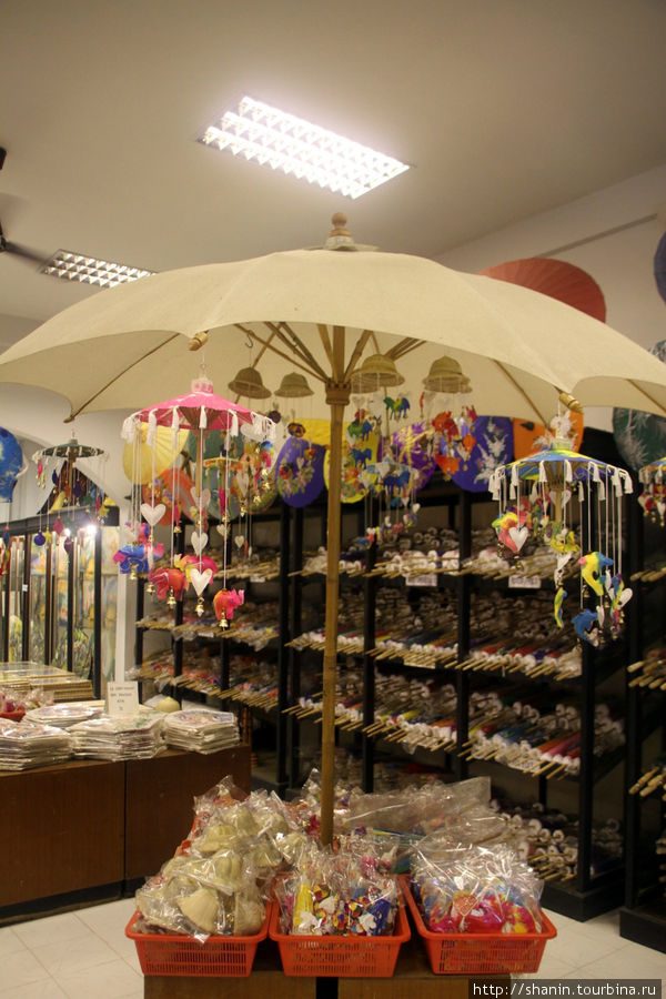 Зонтики - на любой вкус, цвет и размер Чиангмай, Таиланд