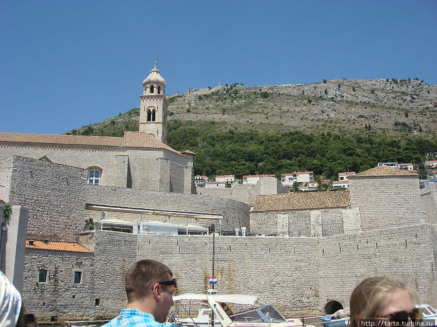 Порт в окружении стен, хранящих независимость и свободу Дубровника Дубровник, Хорватия
