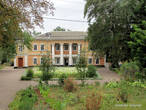 Особняк 1846 года в конце 19в. использовался мировым судом. Теперь Бердичевский педагогический колледж.