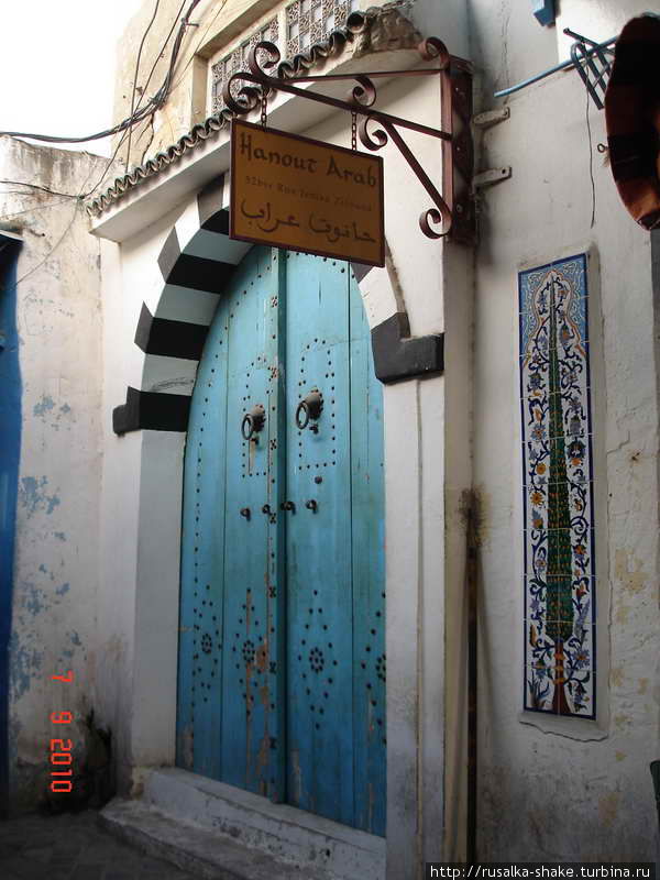 У нас — матрешка, у Туниса — двери Небеур, Тунис