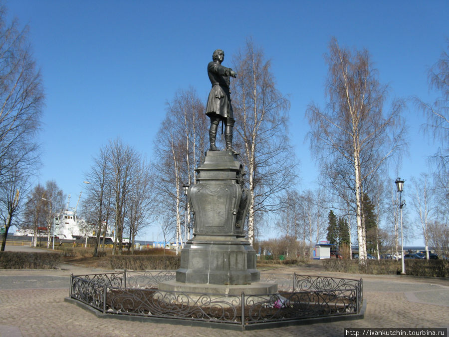 Памятник Петру в Петрозаводске Республика Карелия, Россия