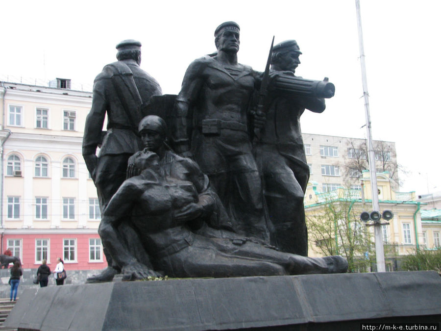 Памятник героям гражданской войны вид с реки Пермь, Россия