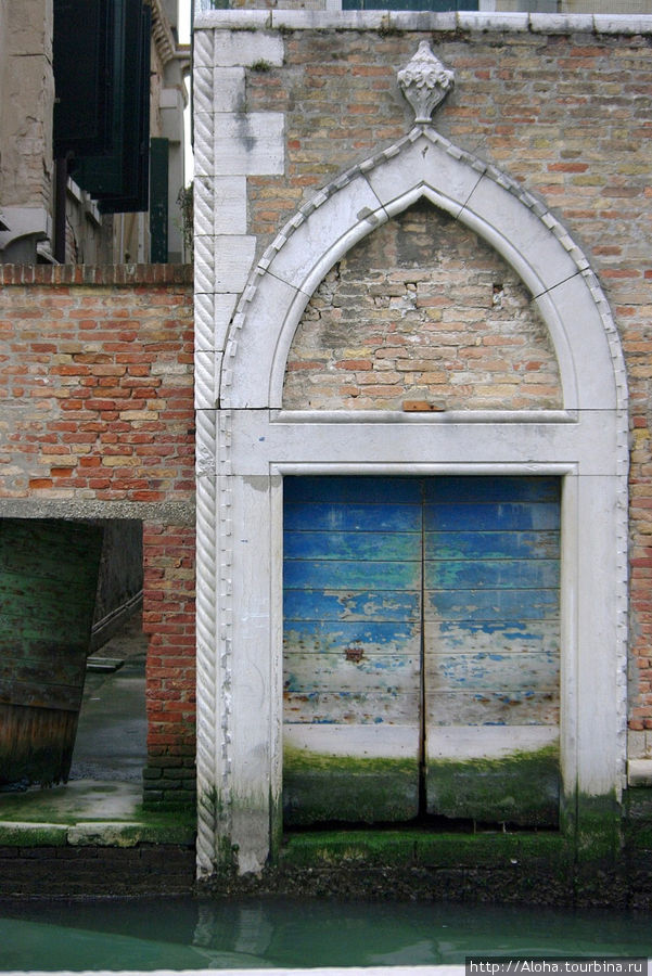 Заколоченный вход. Венеция, Италия