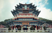 Одно из зданий храмового комплекса Tianmen