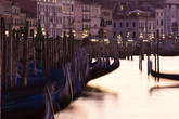 Венеция без туристов, Спящие гондолы, утро на набережной RIVA DEGLI SCHIAVONI, р-н Кастелло.
