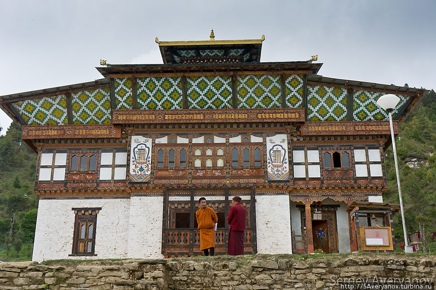 Монастырь над Бумтангом, название не помню, кто помнит —  сообщите пжлста Бутан