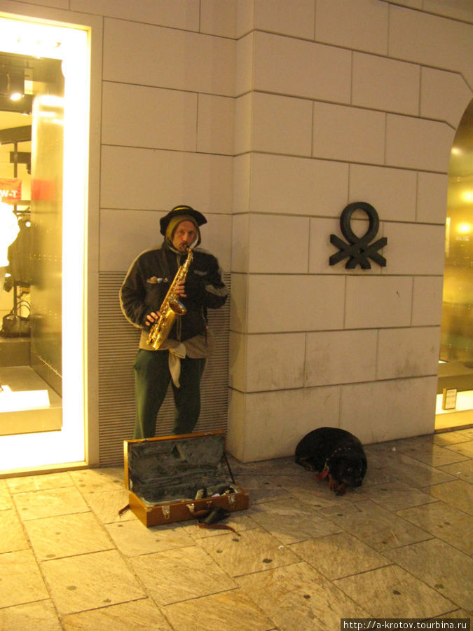 уличный музыкант Милан, Италия