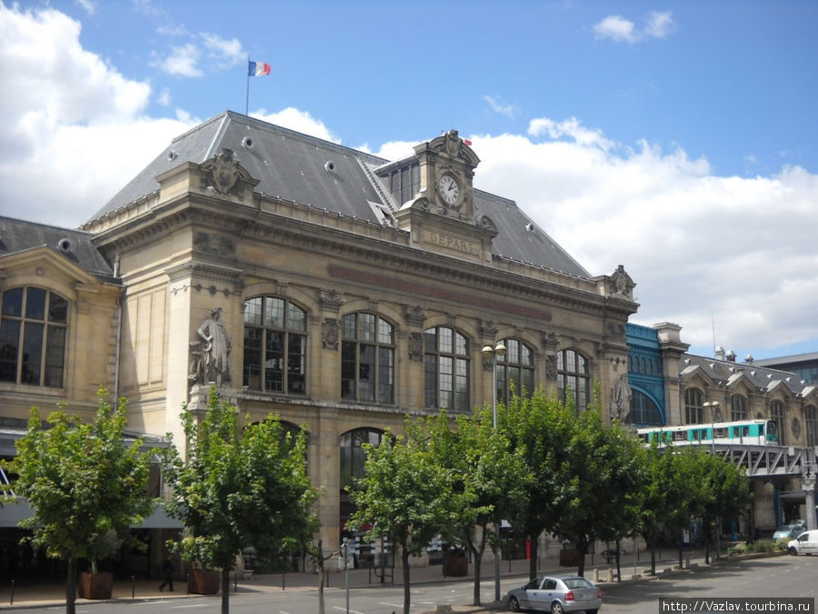 Фасад вокзала Париж, Франция