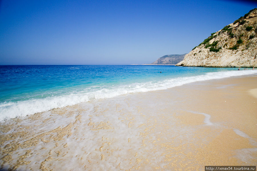 Очень красивый и отличный для купания пляж. Всем рекомендуется, главное не забыть взять с собой пресной воды для обмывания. Турция