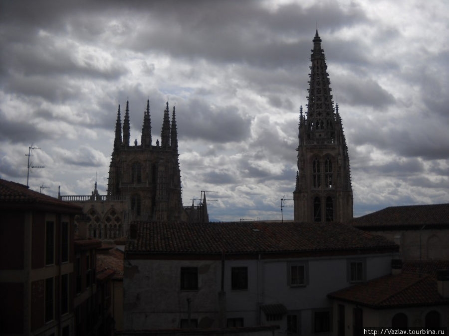 Небо и башни Бургос, Испания