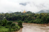 Пагода мира и река Нам Тха