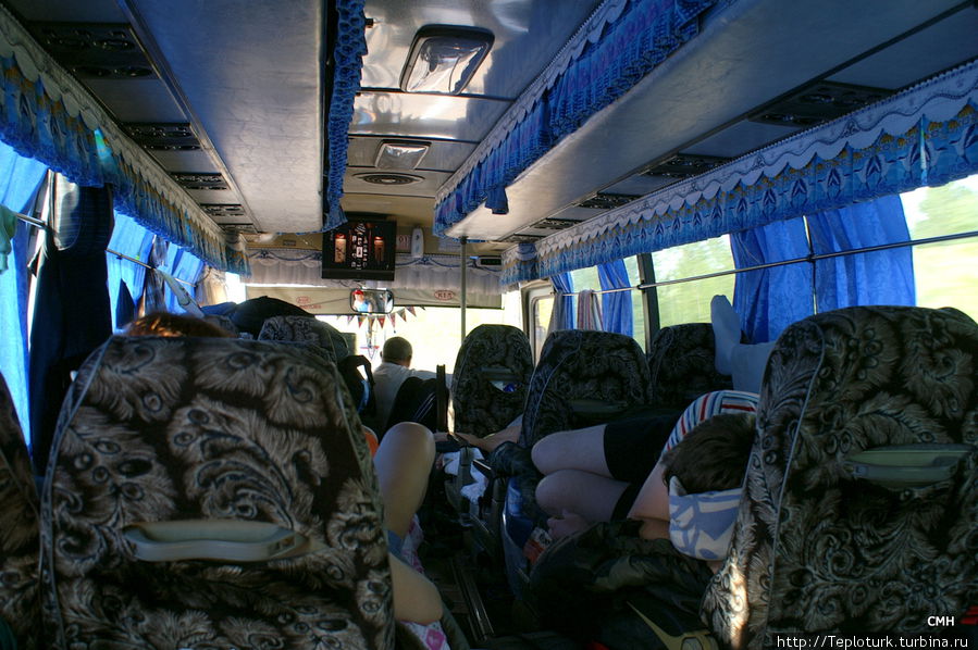 2500  км туда, а потом обратно в автобусе Териберка, Россия