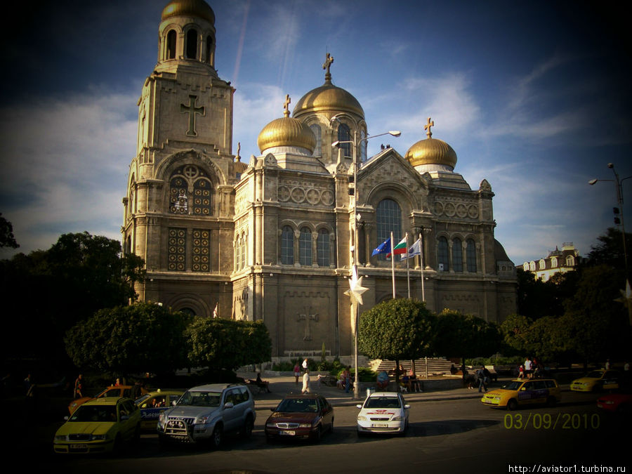 Успенский собор в Варне на площади Кирилла и Мефодия Поморие, Болгария