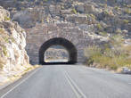 Небольшой туннель на дороге к каньону.