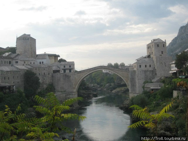 Как будто один мост — в воздухе, другой — в воде Мостар, Босния и Герцеговина