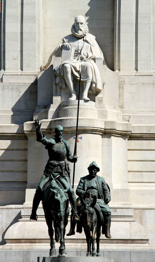 Памятник Сервантесу, открыт к 300-летию со дня смерти писателя в 1915 г. скульпторами Теодоро Анасагасти и Маттео Инуррия Мадрид, Испания