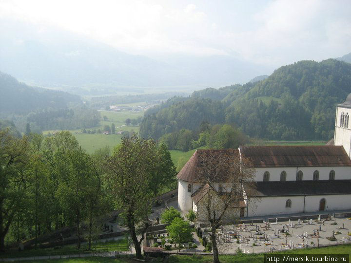 Грюйер: замок, сыр и клубника со сливками Грюйер, Швейцария