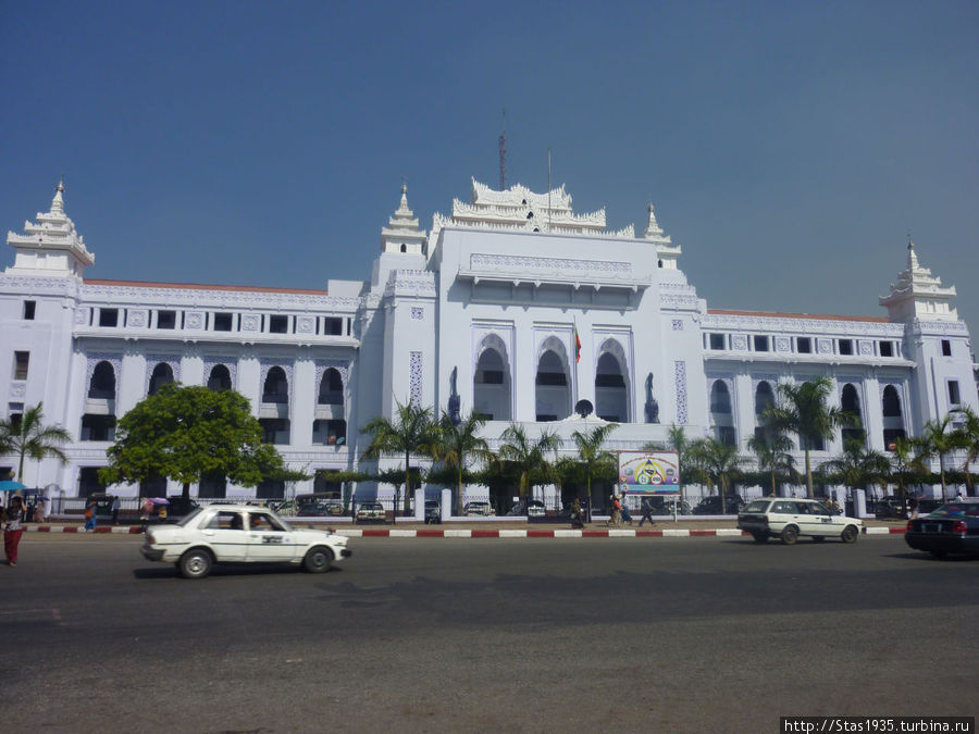 Янгон. Здание суда. Янгон, Мьянма