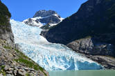Вот и он — ледник Серрано в целой своей красоте.
Редко случается в этих краях такой погожий солнечный и еще и безветренный день, когда можно вдоволь налюбоваться этим природным сокровищем