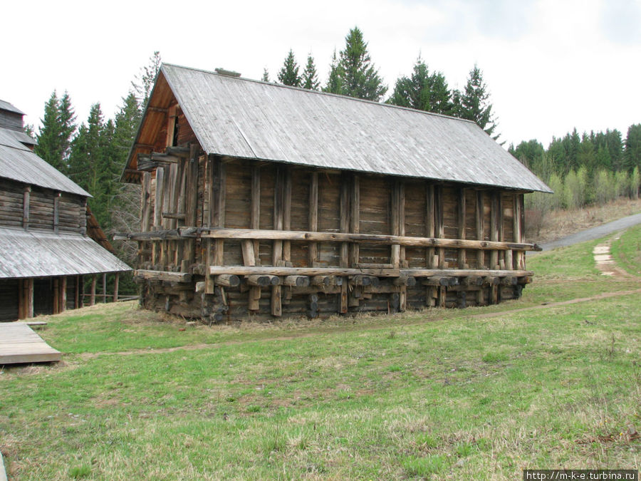 Деревянное зодчество недалеко от Перми. Домики в лесу Пермь, Россия