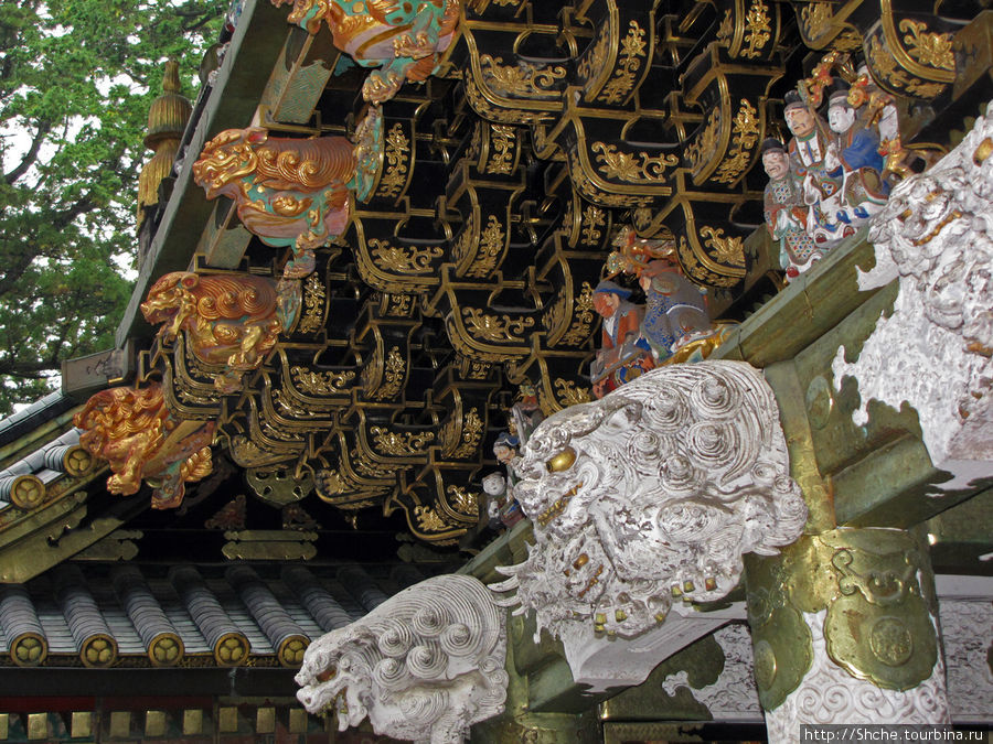 Изящные детали, характерные исключительно комплексу в Никко Никко, Япония