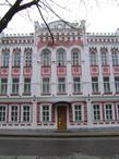 Губернский город. Здание бывшего Александровского реального училища (1877) с 2011 года занимает Художественная галерея