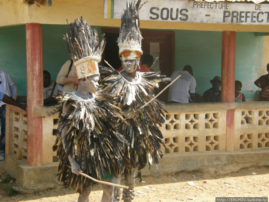 Танцы людей-птиц Провинция Нзерекоре, Гвинея