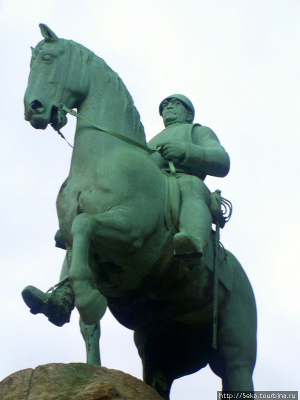 Памятник Бисмарку / Bismarck-Reiterstandbild