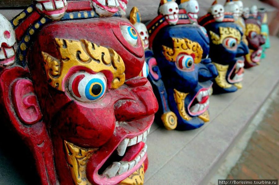 Яркие непальские маски. Непал Яркие непальские маски. Непал