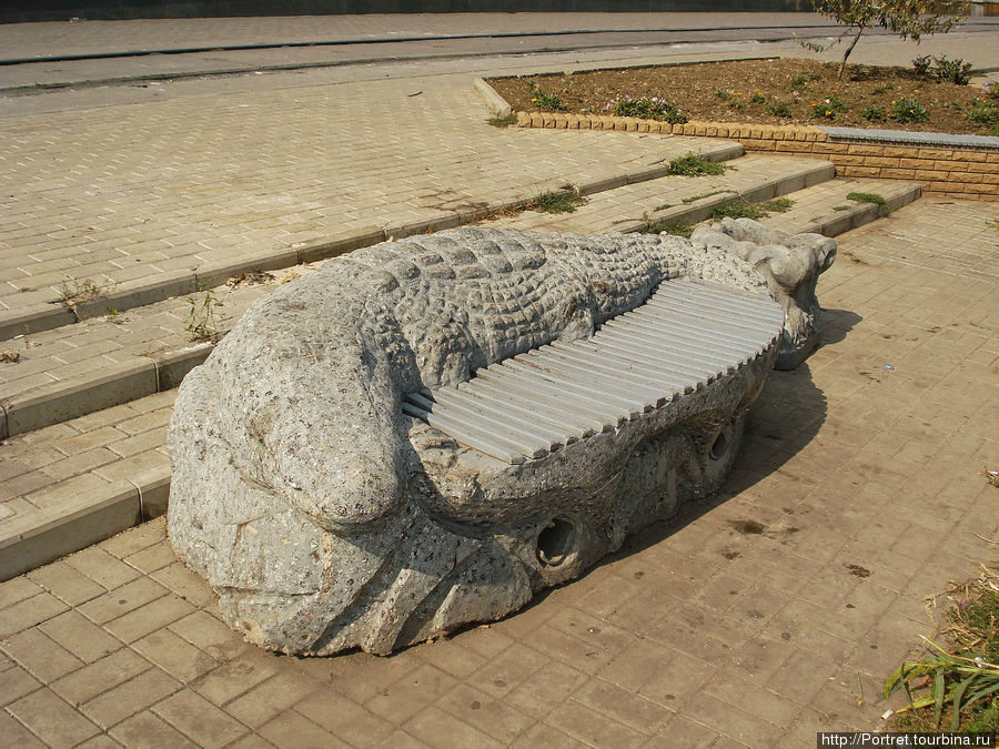 Бердянск: раздолье для скульптур и скамеек Бердянск, Украина