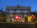 При входе на Piazza del Popolo