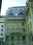 Вид из окна на реставрирующееся здание