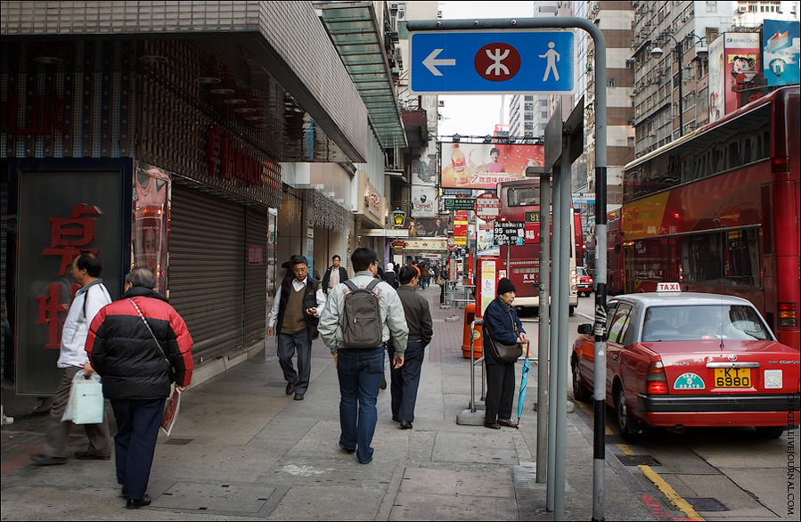 Метро — самый удобный способ передвижения по городу, но подороже нашего. Коулун, Гонконг