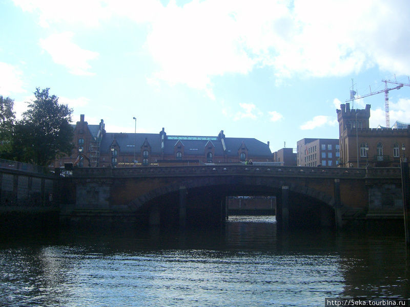 Вид на мост Хоебрюкке Гамбург, Германия
