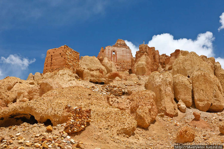 Развалины пещерного города Кюнлунг Дарчен, Китай