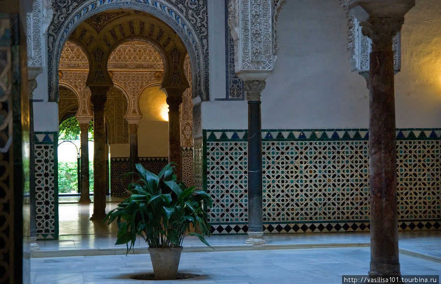 Стиль мудехар в интерьерах дворцов Алькасара Севильи Севилья, Испания