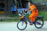 Молодой послушник на велосипеде