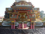 Катманду. Буддистский монастырь Копан. Тибетская ступа-чортен на верщине холма Копан. Фрагмент декора ступы.