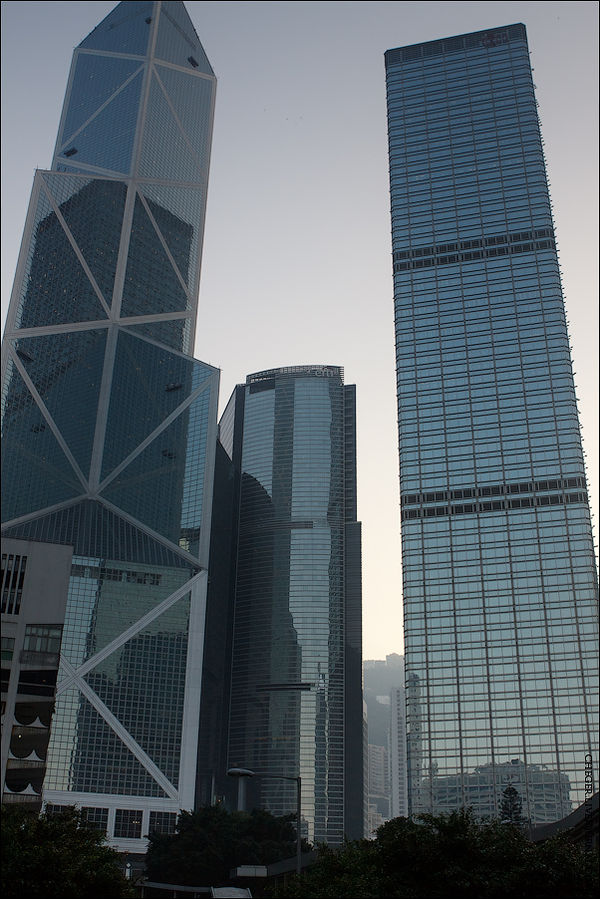 До самолета оставалось около 6 часов и я решил прогуляться среди небоскребов, хотя, на самом деле, уже ужасно хотелось сесть в самолет и полететь домой в Манилу Виктория, Гонконг До самолета оставалось около 6 часов и я решил прогуляться среди небоскребов, хотя, на самом деле, уже ужасно хотелось сесть в самолет и полететь домой в Манилу Виктория, Гонконг