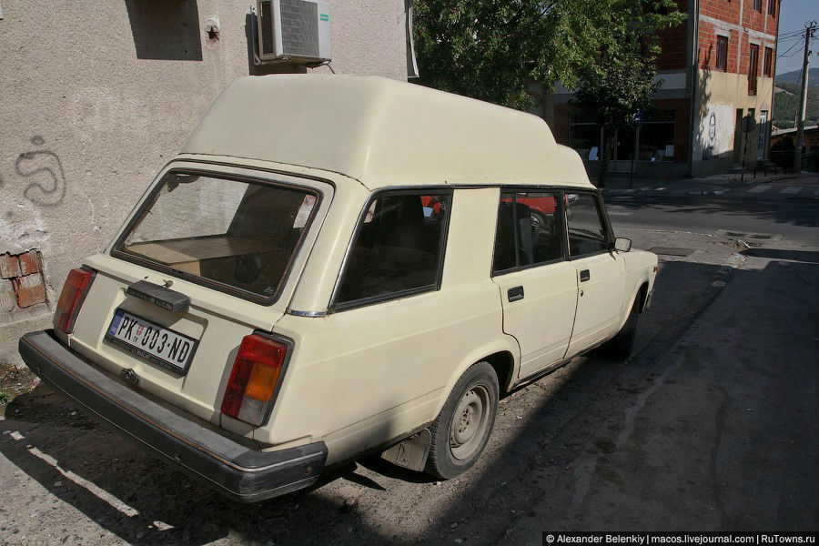 Советские автомобили тоже попадаются нередко. Сербия