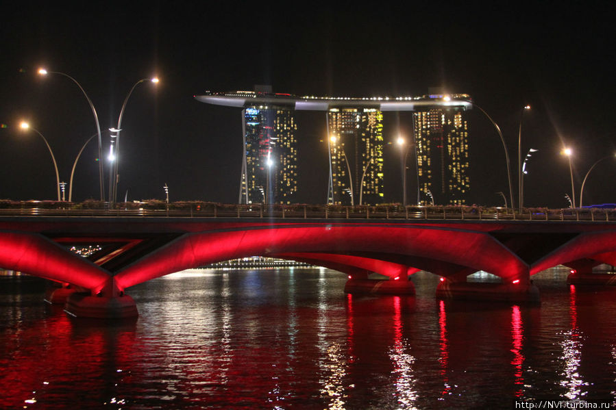 В Сингапуре очень продумана ночная подсветка архитектурно-культурных объектов. Сингапур (город-государство)