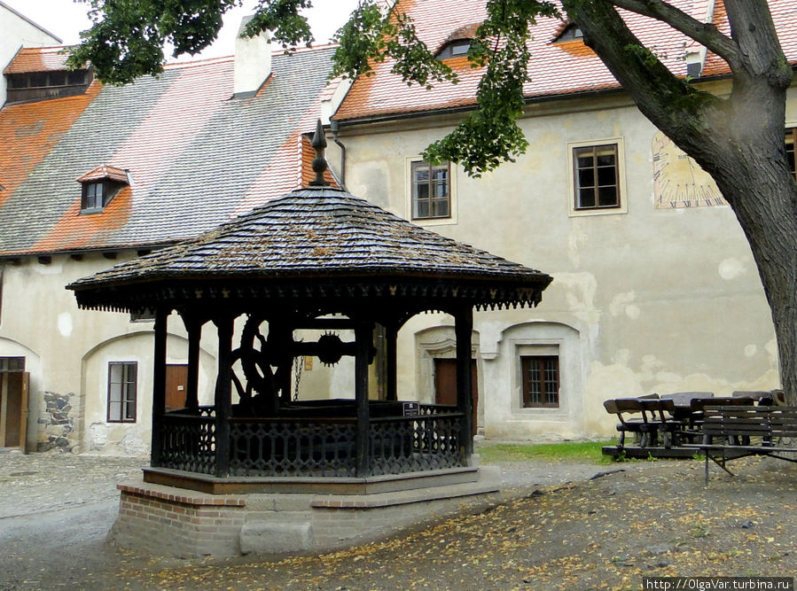 Кршивоклатский колодец напоминает небольшую беседку Кршивоклат, Чехия