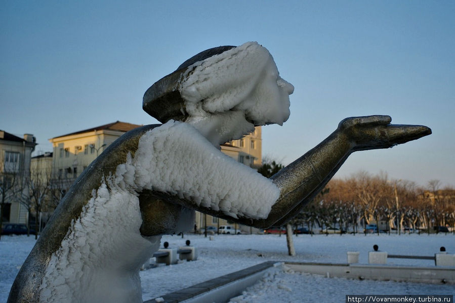 Памятник Дающая воду. Новороссийск, Россия