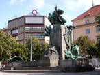 Памятник Франтишеку Палацкому на пл. Ф.Палацкого. Скульптор Станислав Сухарда. 1898-191