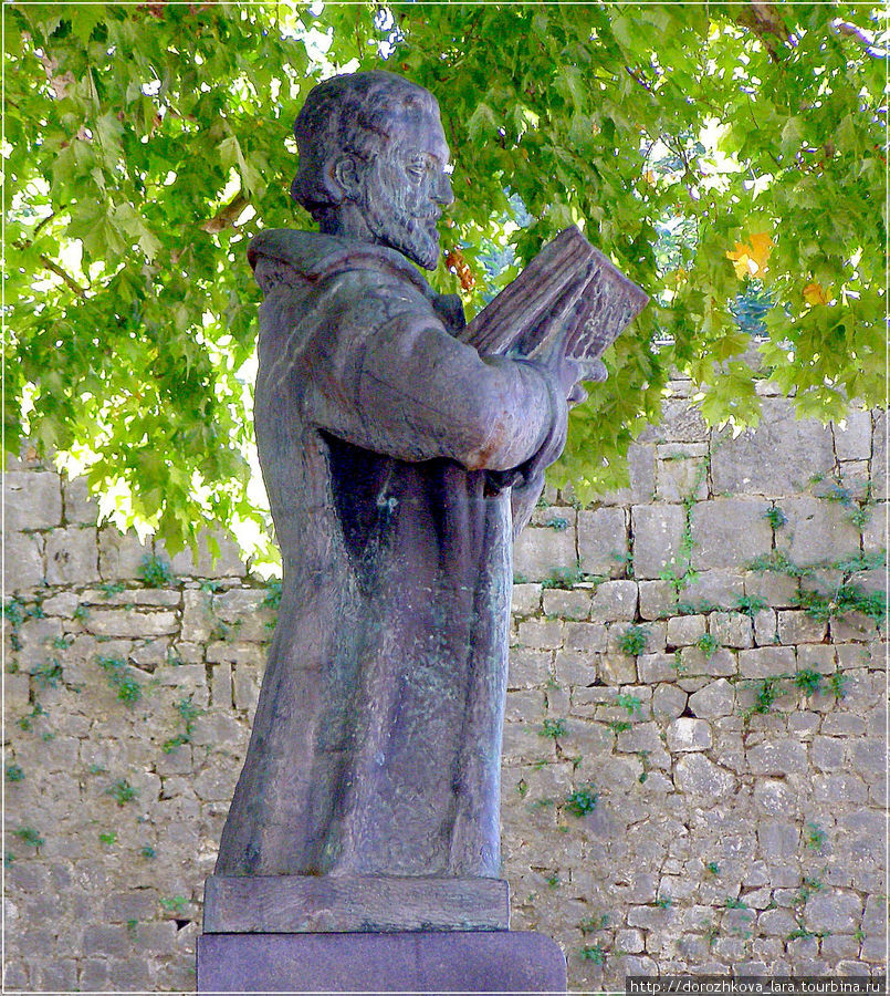 Памятник Петру Негошу- Петровичу, властителю и просветителю Черногории Босния и Герцеговина