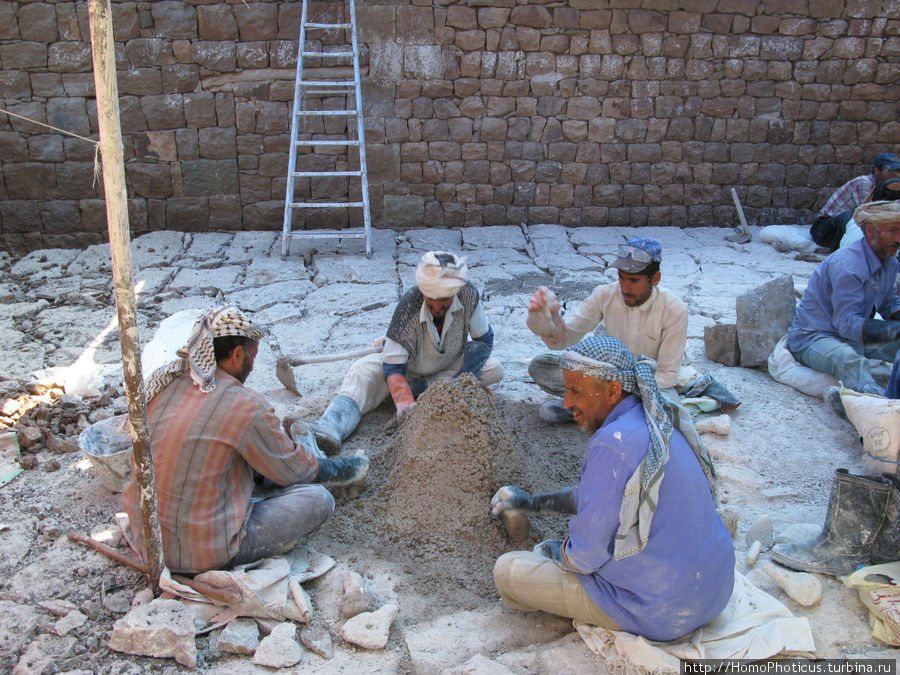 Каменщики в Манахе Йемен