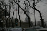 Эйфелева башня в зимнем тумане. Рядом с домом-музеем Бальзака