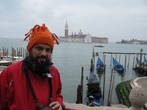 Миллионы людей фотографируются в Венеции. Не удержался и я