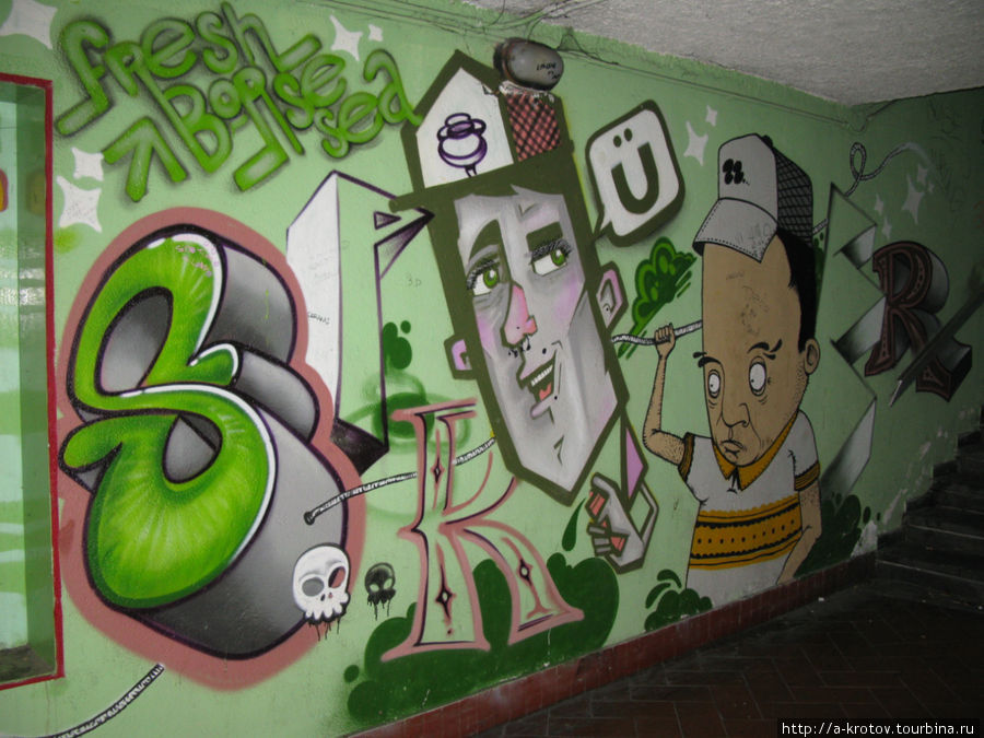 граффити в переходе Варезе, Италия