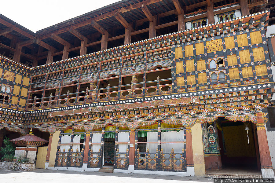 Двор Бутан